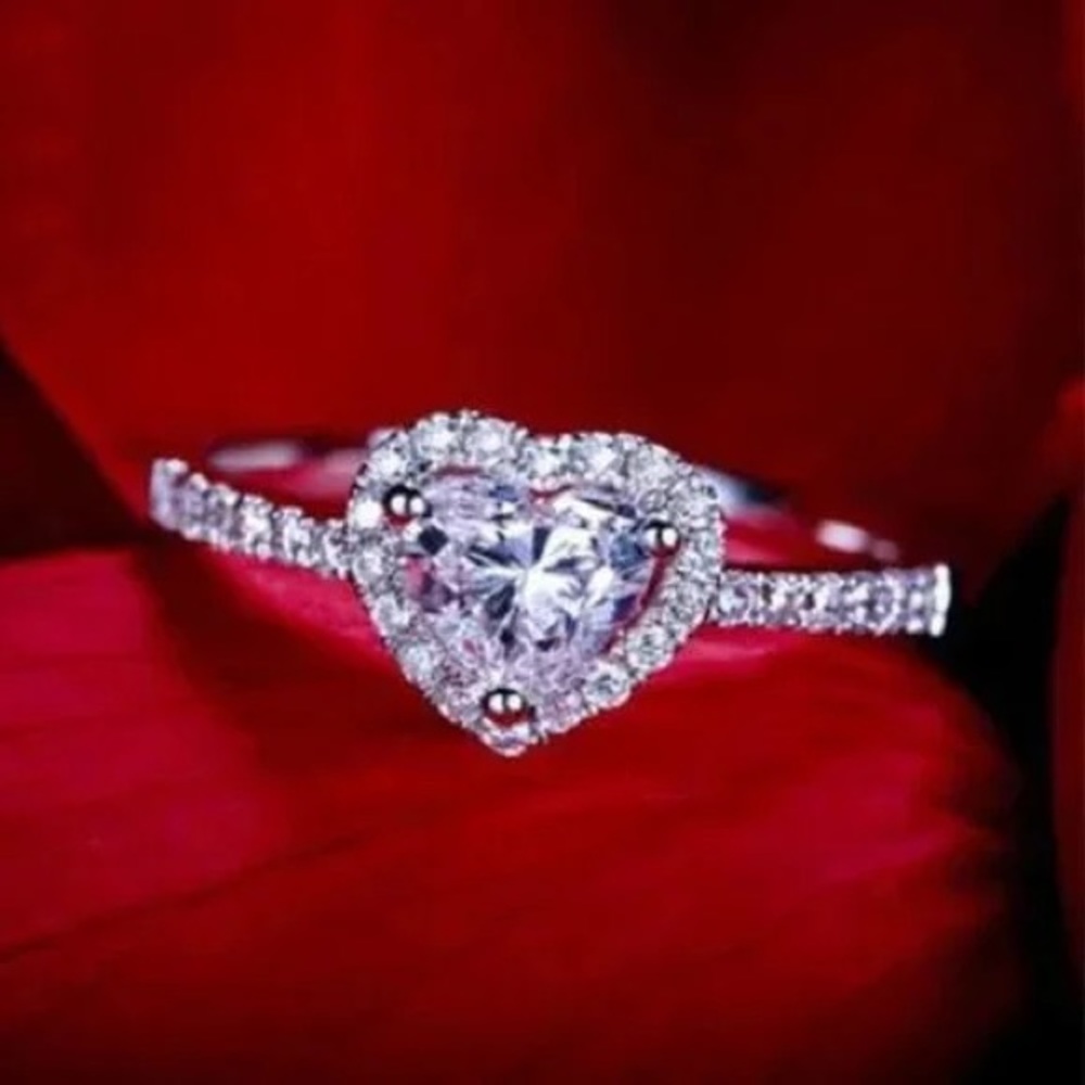 Ladies Luxury Love Ring